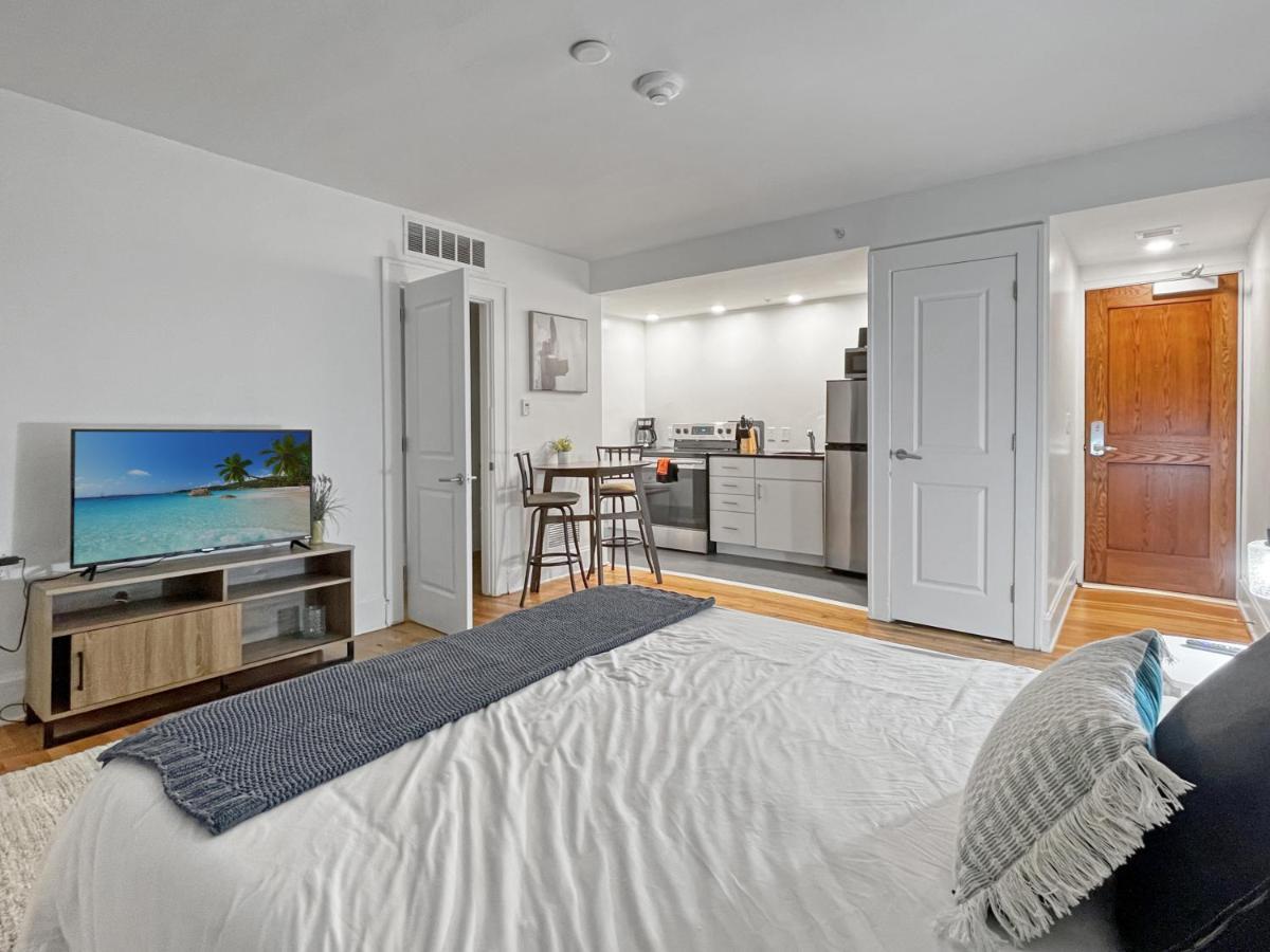 Quiet 1 Bed Studio Heart Of Downtown ดิมอยน์ ภายนอก รูปภาพ